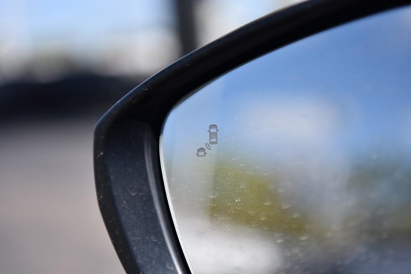 Honda Civic Hatchback Vehicle Image 09