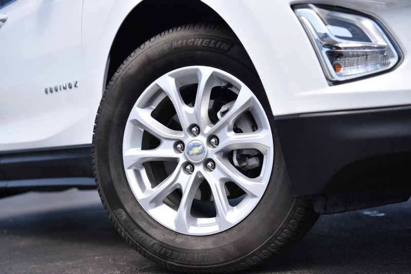 Chevrolet Equinox Vehicle Image 03