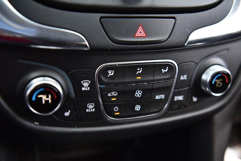 Chevrolet Equinox Vehicle Image 16