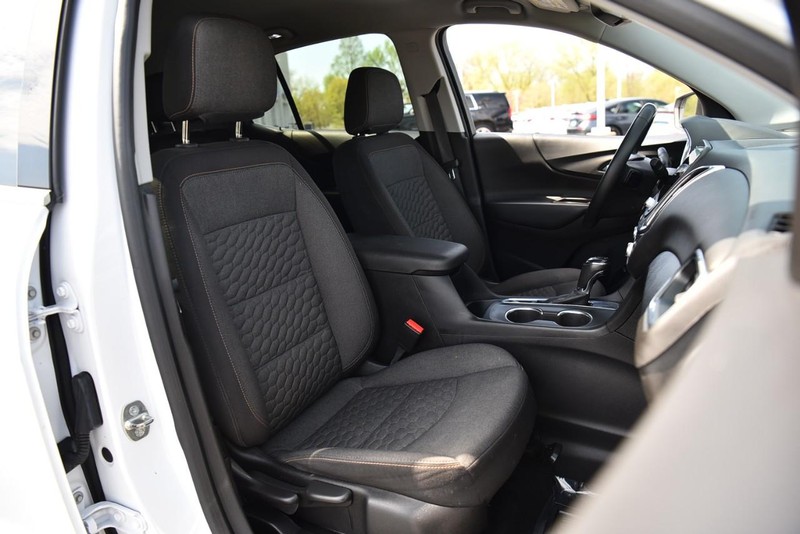Chevrolet Equinox Vehicle Image 21