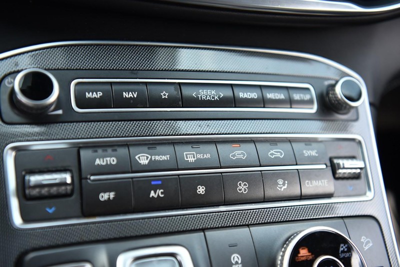 Hyundai Santa Fe Vehicle Image 15
