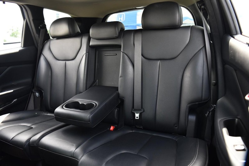 Hyundai Santa Fe Vehicle Image 23