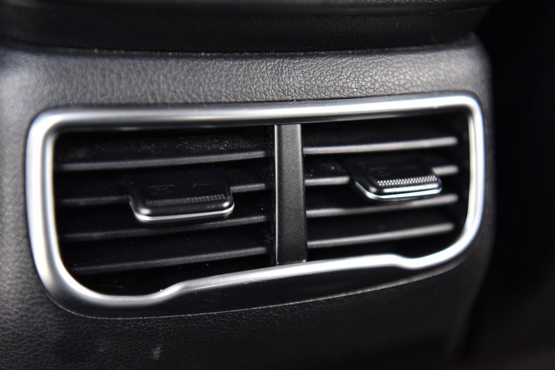 Hyundai Santa Fe Vehicle Image 24