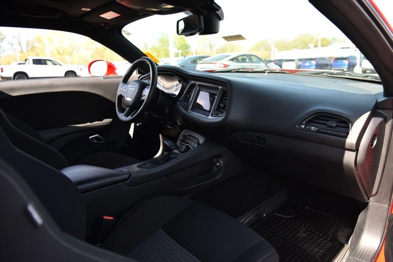 Dodge Challenger Vehicle Image 08