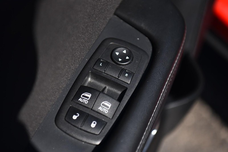 Dodge Challenger Vehicle Image 09