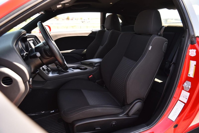 Dodge Challenger Vehicle Image 19
