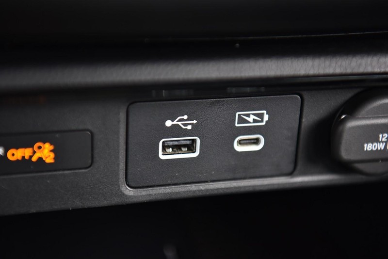 Honda CR-V Hybrid Vehicle Image 16