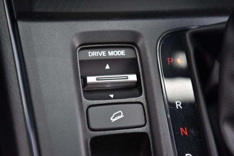 Honda CR-V Hybrid Vehicle Image 18