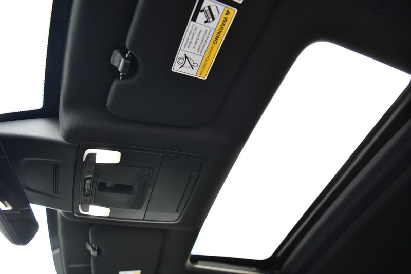 Honda CR-V Hybrid Vehicle Image 23