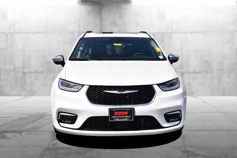 Chrysler Pacifica Vehicle Image 04