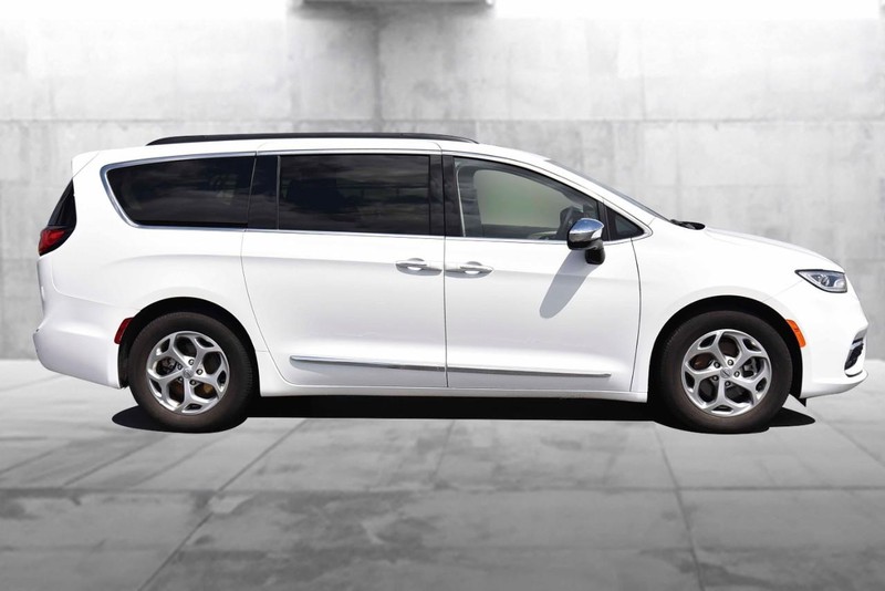 Chrysler Pacifica Vehicle Image 05
