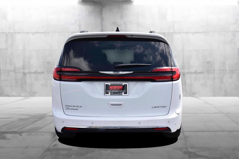 Chrysler Pacifica Vehicle Image 06