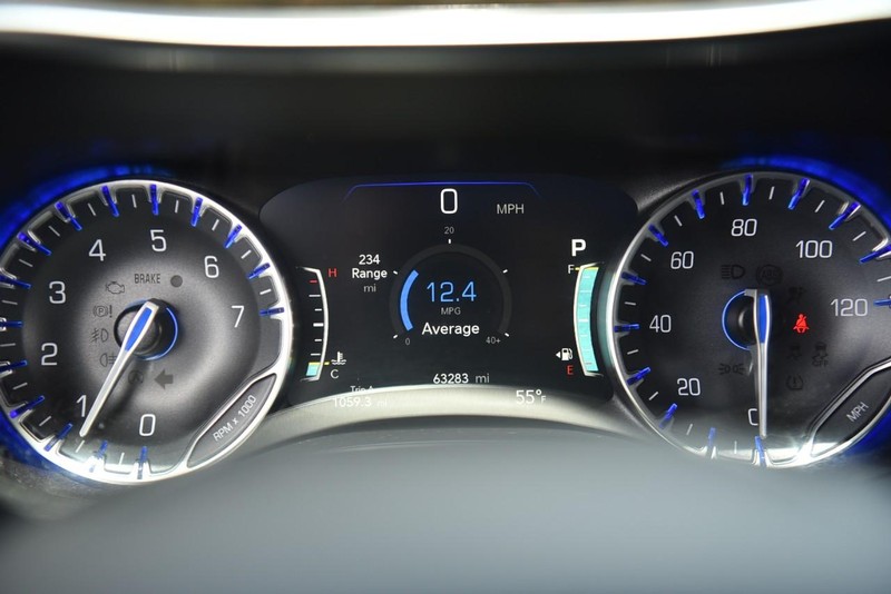 Chrysler Pacifica Vehicle Image 13