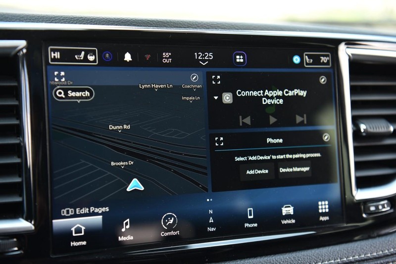 Chrysler Pacifica Vehicle Image 15