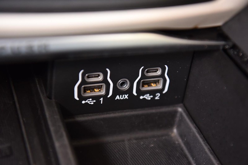 Chrysler Pacifica Vehicle Image 18