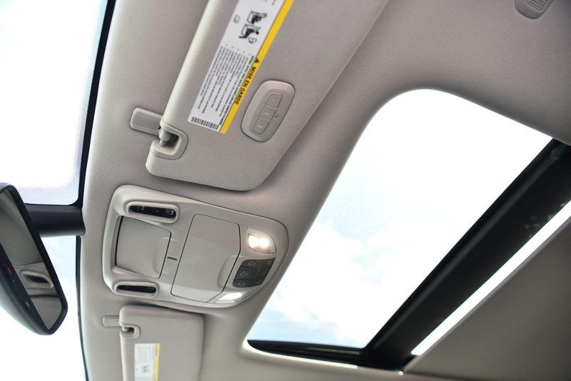 Chrysler Pacifica Vehicle Image 23