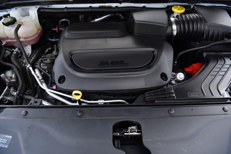 Chrysler Pacifica Vehicle Image 31