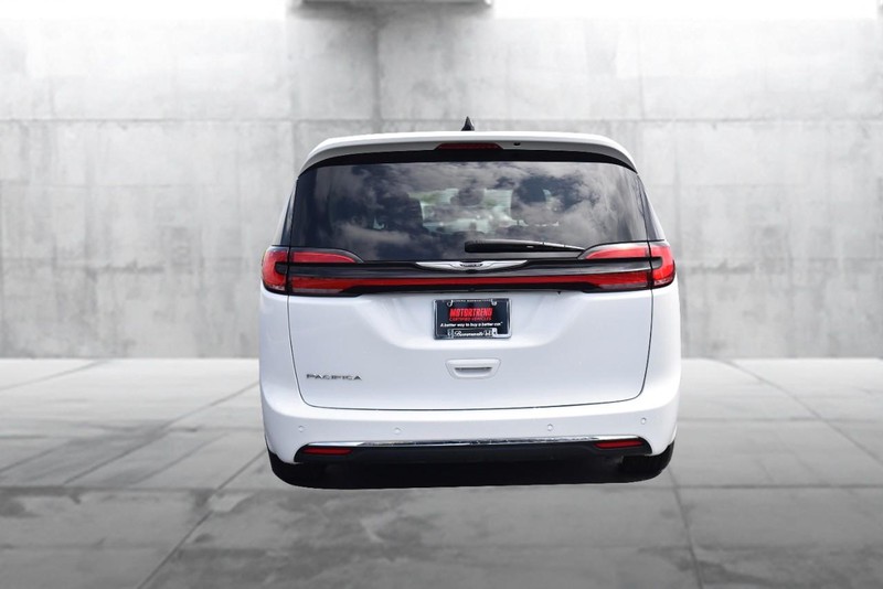 Chrysler Pacifica Vehicle Image 06