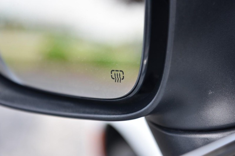 Chrysler Pacifica Vehicle Image 11