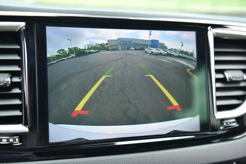 Chrysler Pacifica Vehicle Image 15