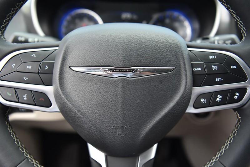 Chrysler Pacifica Vehicle Image 20