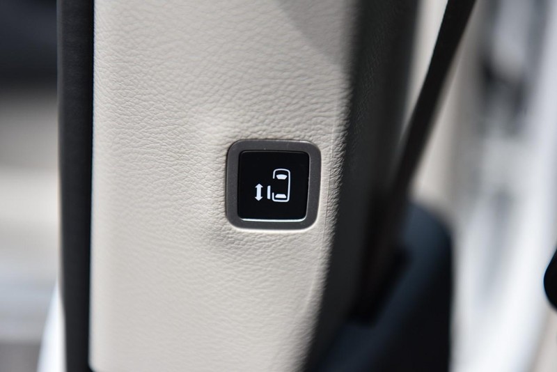 Chrysler Pacifica Vehicle Image 25