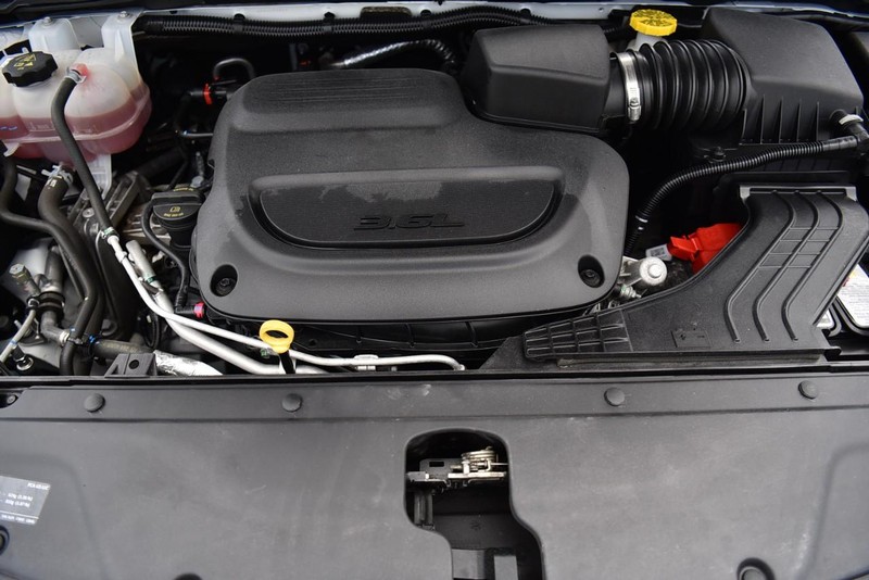 Chrysler Pacifica Vehicle Image 29