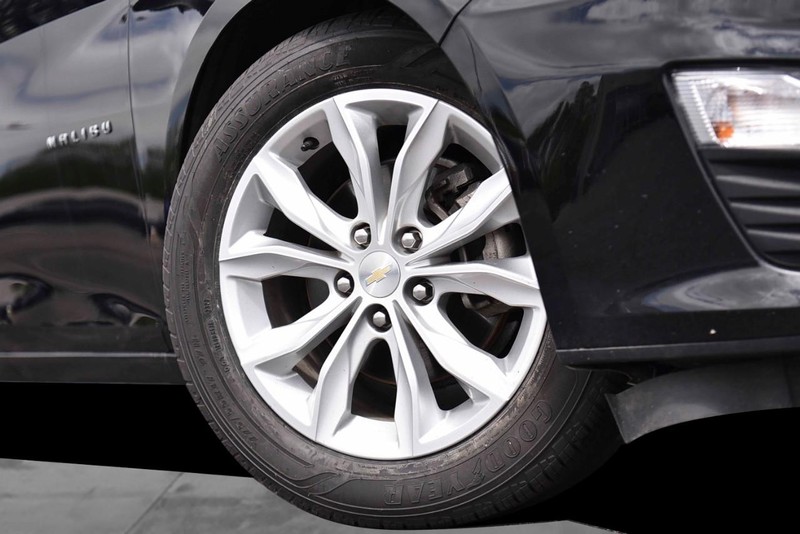 Chevrolet Malibu Vehicle Image 03