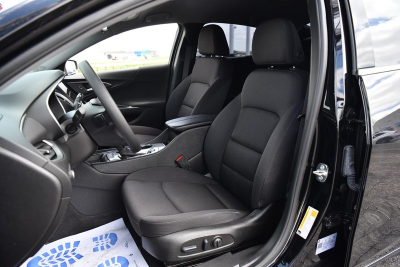 Chevrolet Malibu Vehicle Image 17