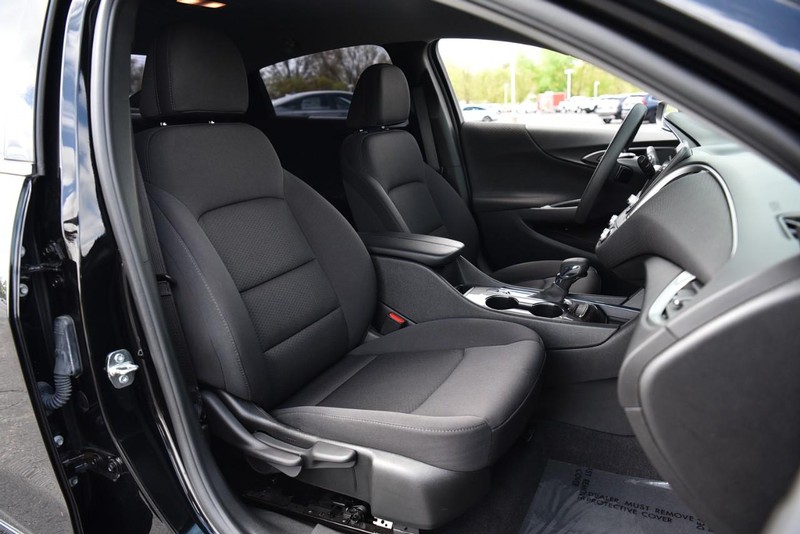 Chevrolet Malibu Vehicle Image 18