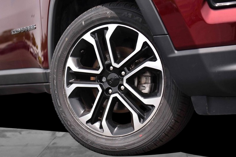 Jeep Compass Vehicle Image 03
