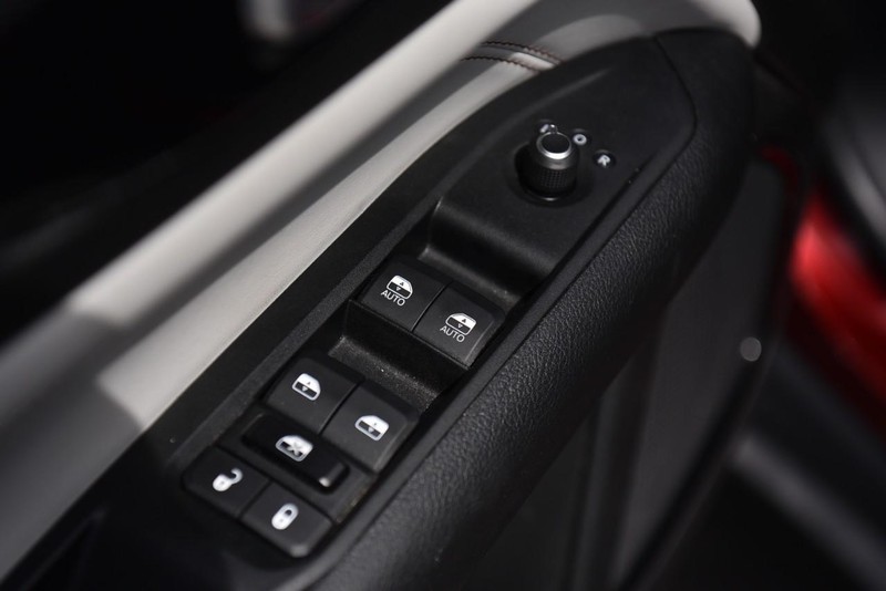 Jeep Compass Vehicle Image 08