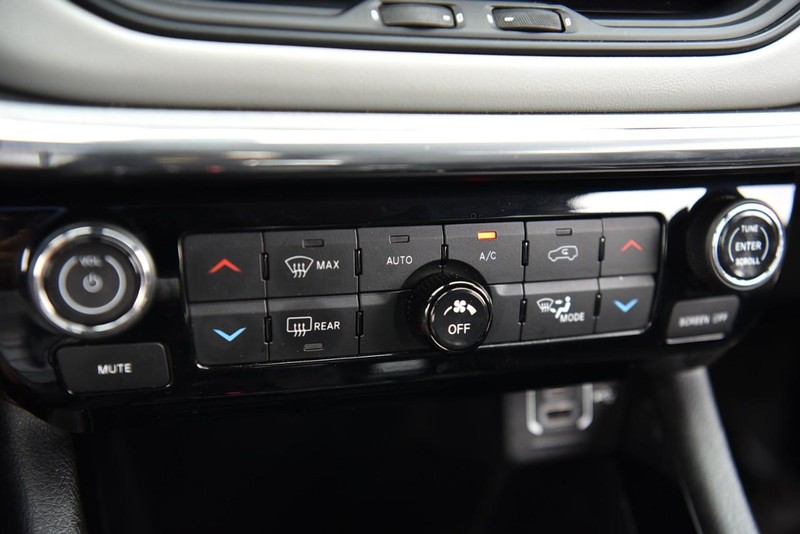 Jeep Compass Vehicle Image 16