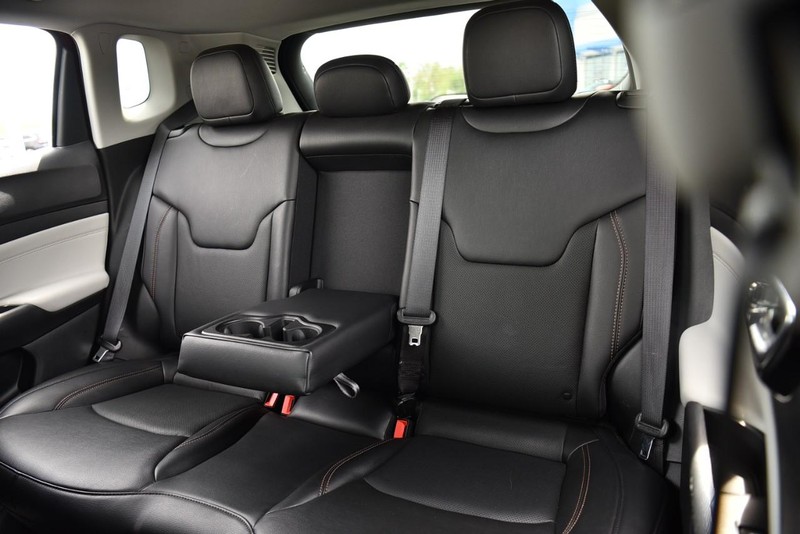 Jeep Compass Vehicle Image 23