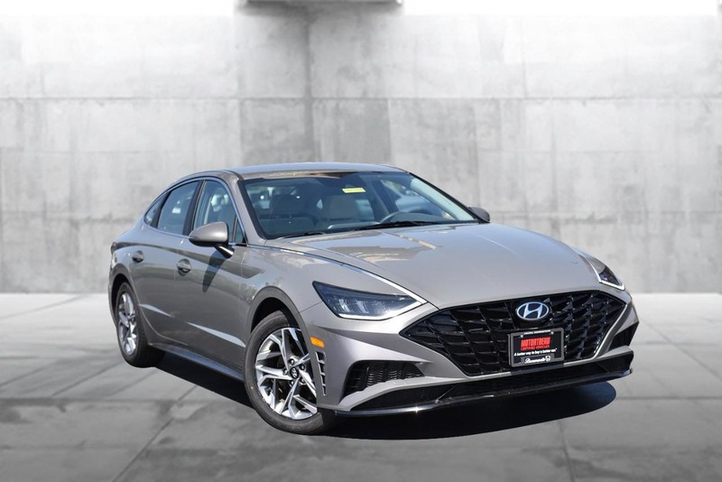 Hyundai Sonata Vehicle Image 02