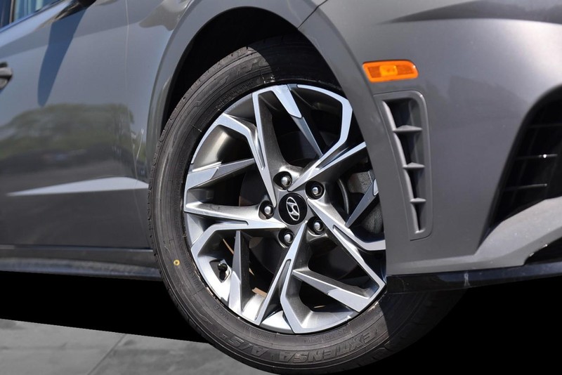 Hyundai Sonata Vehicle Image 03