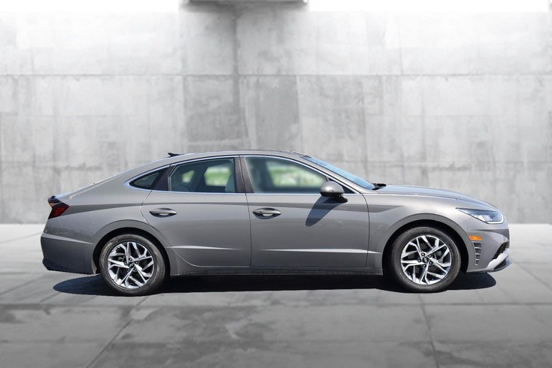 Hyundai Sonata Vehicle Image 05