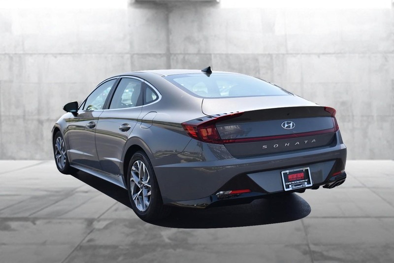 Hyundai Sonata Vehicle Image 07