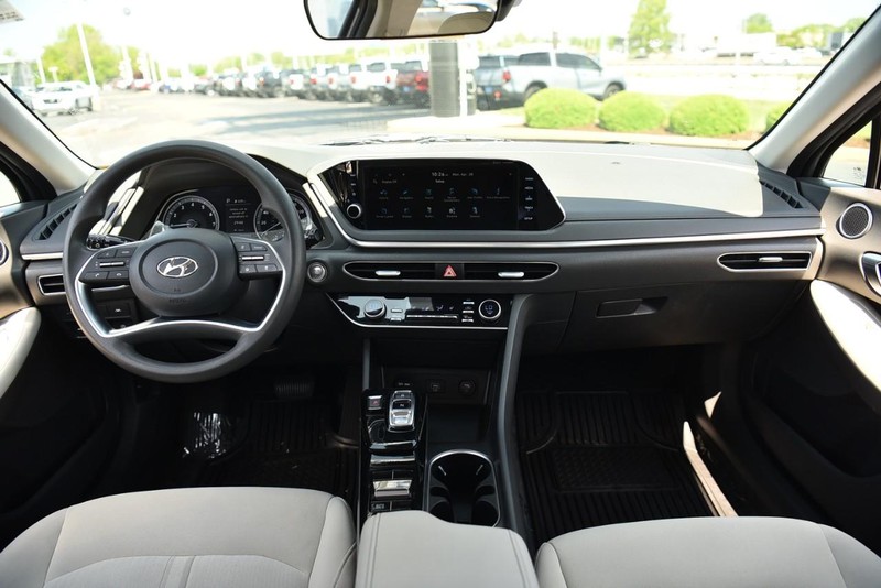 Hyundai Sonata Vehicle Image 08