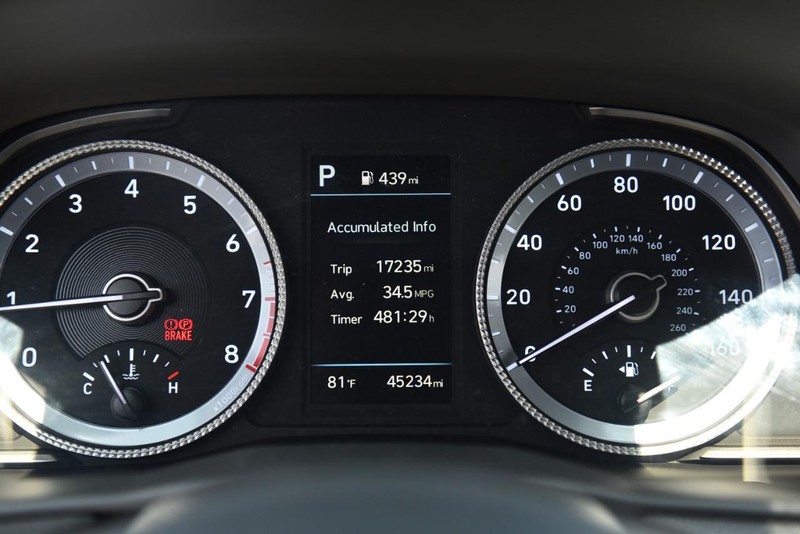 Hyundai Sonata Vehicle Image 12