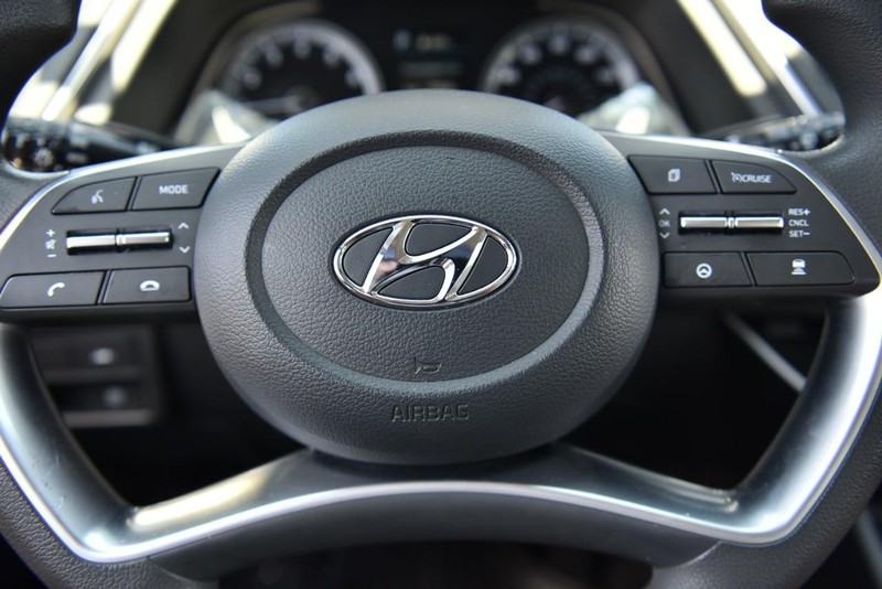 Hyundai Sonata Vehicle Image 19