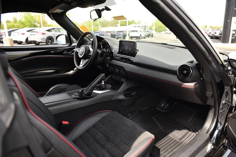 Mazda MX-5 Miata Vehicle Image 09