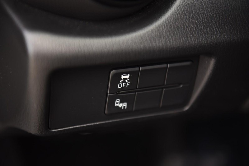 Mazda MX-5 Miata Vehicle Image 12