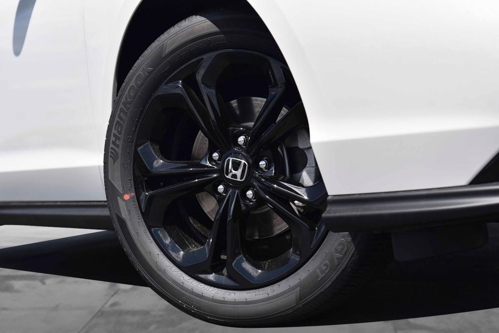 Honda Accord Sedan Vehicle Image 03