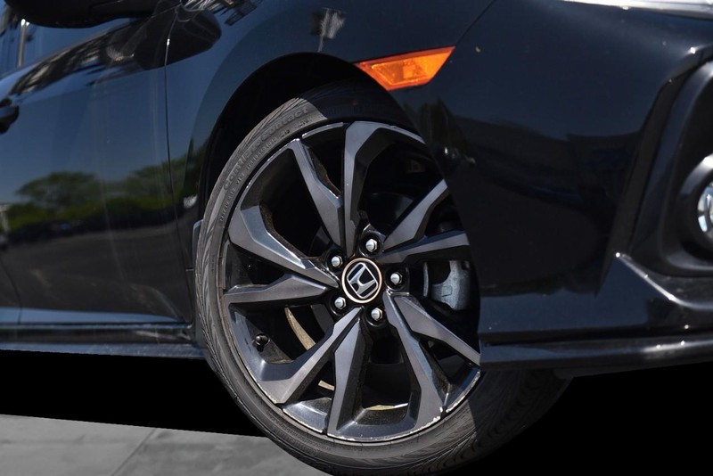 Honda Civic Hatchback Vehicle Image 03