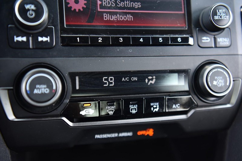 Honda Civic Hatchback Vehicle Image 14