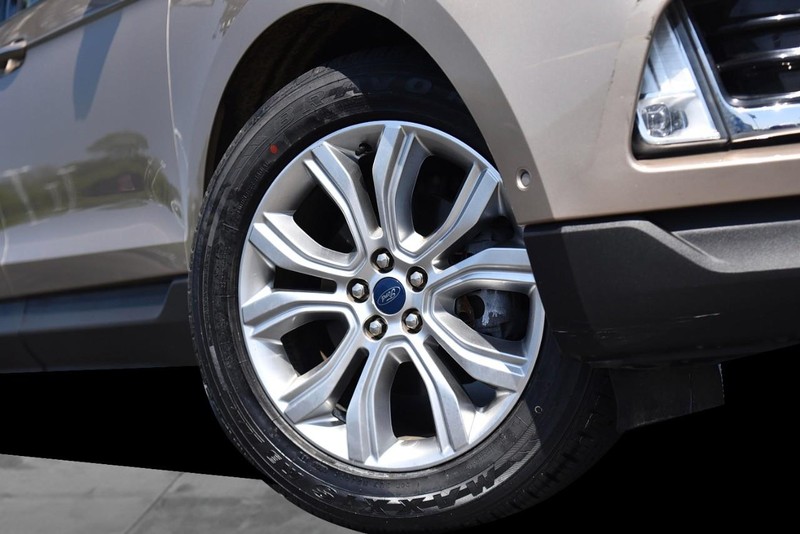 Ford Edge Vehicle Image 03