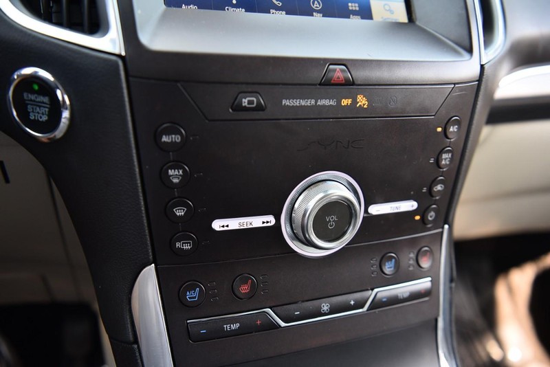 Ford Edge Vehicle Image 16