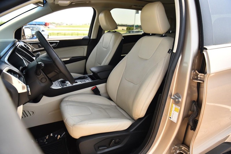 Ford Edge Vehicle Image 21