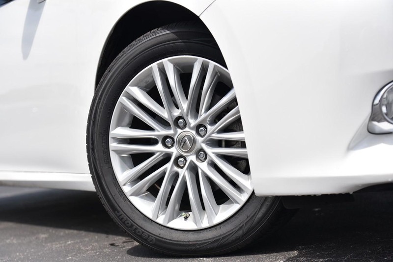 Lexus ES 350 Vehicle Image 03